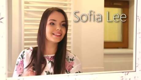 Sofia Lee All The Right Moves