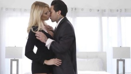 Sensual babe Jessica Drake enjoys blind folded sex with her new boyfriend