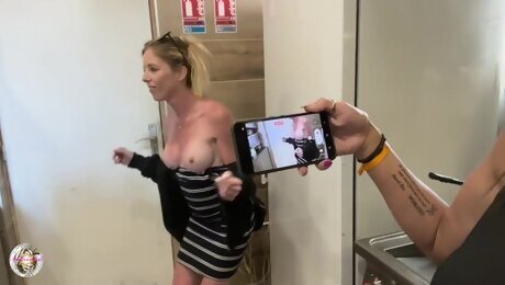 Sex adventure of kinky MILF