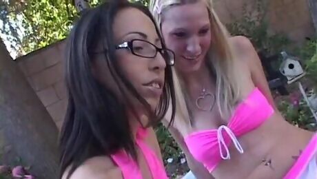 Irresistible Veronica Jett and Skylar Banx's oral scene